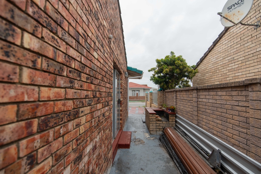 4 Bedroom Property for Sale in Humewood Extension Eastern Cape